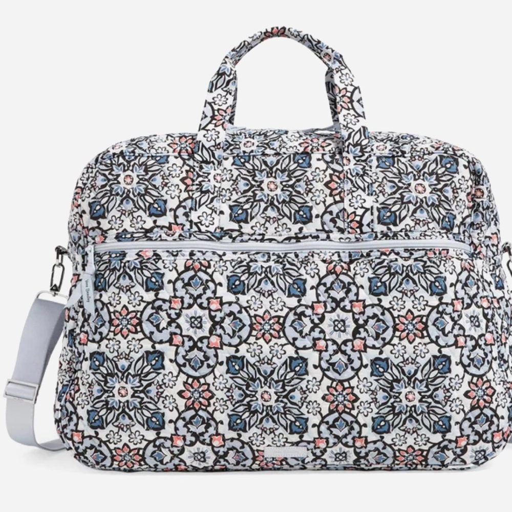 NEW!!! Vera Bradley Medium Traveler Bag in Lisbon Medallion